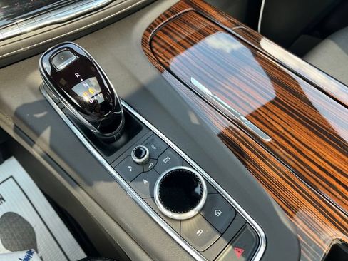 Certified 2022 Cadillac Escalade Premium Luxury AWD/4WD image 34