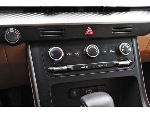 Used 2024 Kia Carnival LX FWD image 26