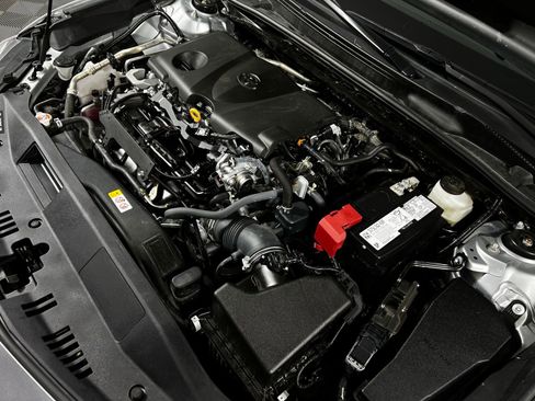 Used 2024 Toyota Camry SE image 11