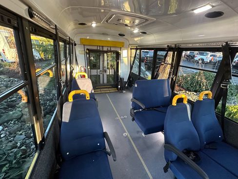 Used 2014 Chevrolet Express 3500 image 9