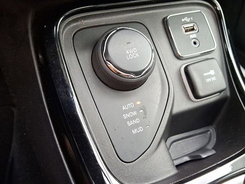 Used 2019 Jeep Compass Limited w/ Safety & Security Group image 25