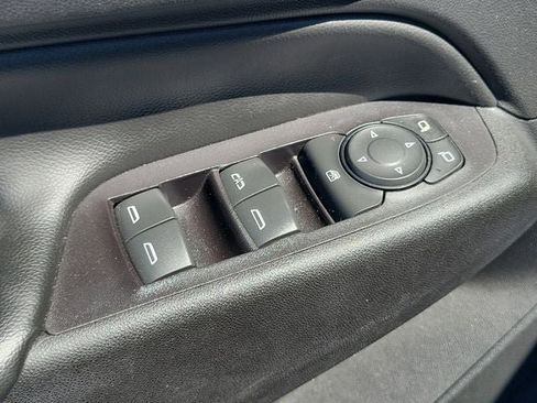 Used 2018 Chevrolet Equinox LT FWD image 23