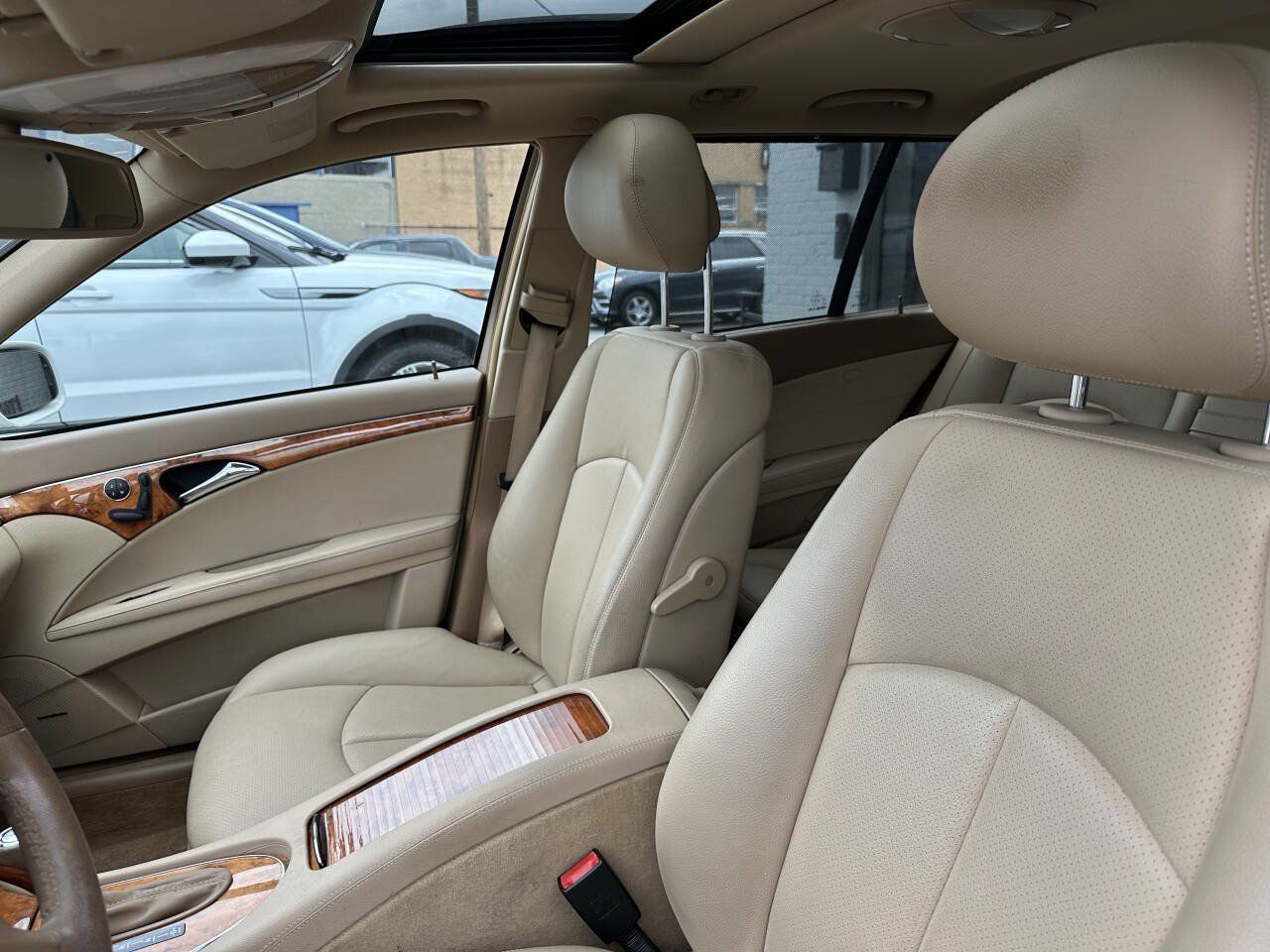 Used 2009 Mercedes-Benz E 350 4MATIC Wagon image 30