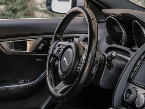 Used 2017 Jaguar F-TYPE Coupe RWD image 16