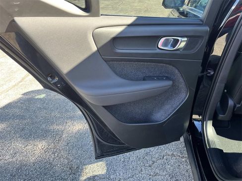 Used 2023 Volvo XC40 B5 Ultimate w/ Climate Package image 18