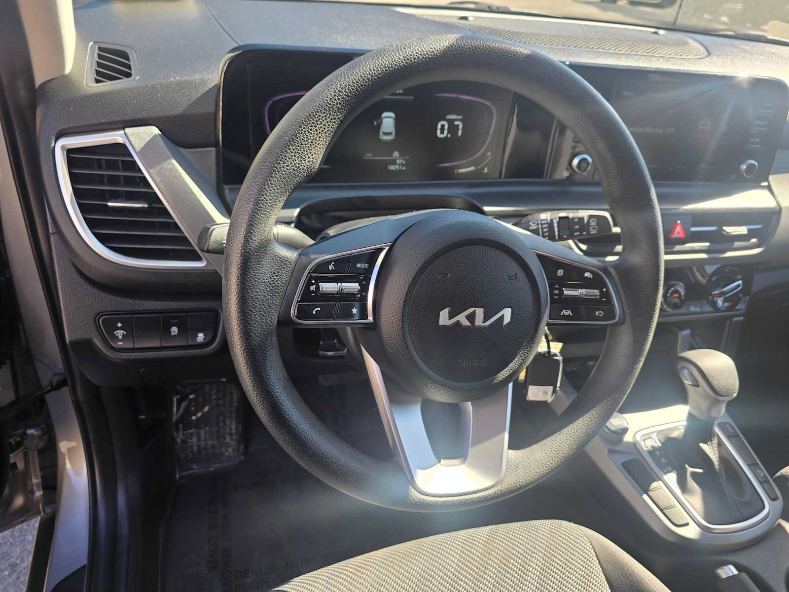 Used 2024 Kia Seltos LX AWD/4WD image 23