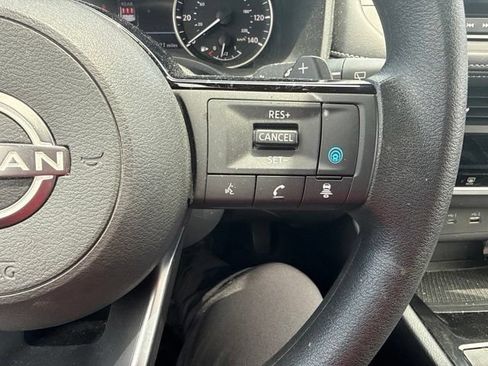 Used 2023 Nissan Rogue SV FWD image 31