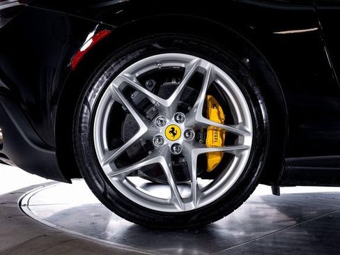 Used 2024 Ferrari Roma Spider image 19