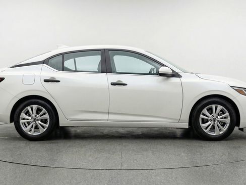 Used 2025 Nissan Sentra S FWD image 11