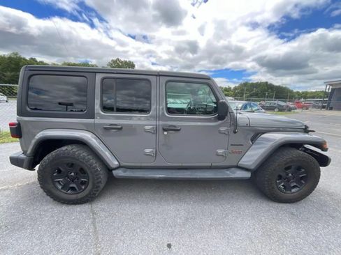 Used 2018 Jeep Wrangler Unlimited Sahara AWD/4WD image 4