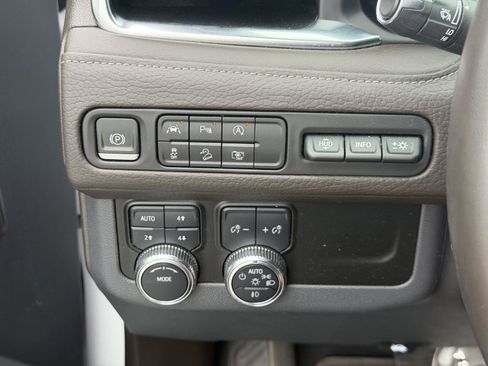 Used 2024 GMC Yukon Denali AWD/4WD image 13