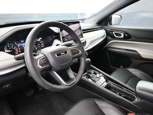 Used 2025 Jeep Compass Limited AWD/4WD image 21