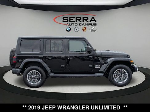 Used 2019 Jeep Wrangler Unlimited Sahara image 2