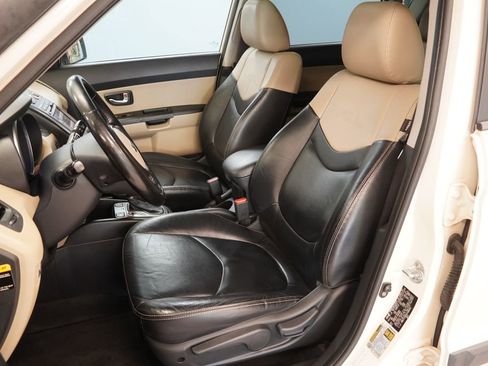 Used 2013 Kia Soul ! w/ Premium Pkg FWD image 3