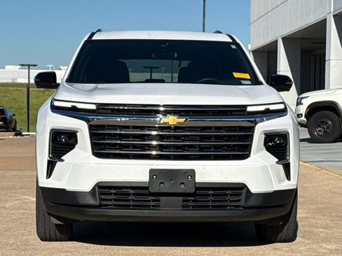 Used 2025 Chevrolet Traverse LT w/ Driver Confidence Package image 3