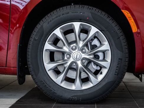 New 2026 Chrysler Pacifica Limited AWD/4WD image 18