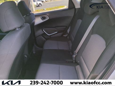 Certified 2022 Kia Soul LX w/ Technology Package image 12