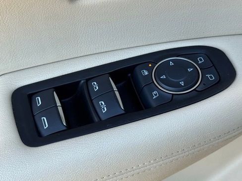 Used 2017 Cadillac XT5 Luxury w/ Driver Awareness Package image 18