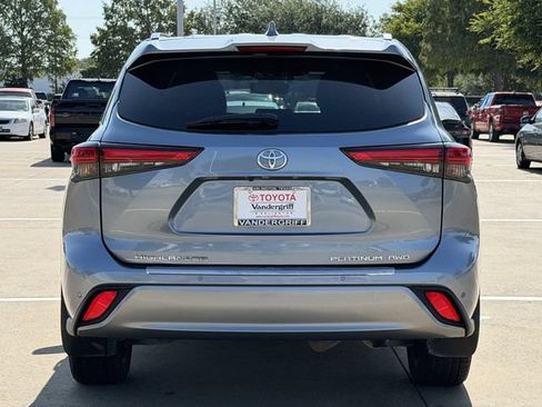Used 2022 Toyota Highlander Platinum AWD/4WD image 5