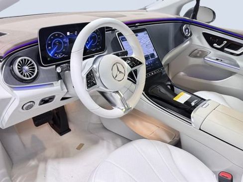 New 2026 Mercedes-Benz EQE 320 4MATIC Sedan image 5