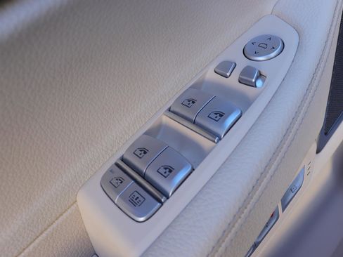 Used 2018 BMW 740i image 22