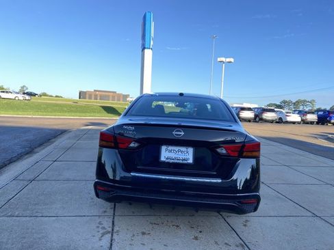 Used 2024 Nissan Altima 2.5 SV FWD image 10