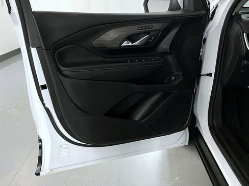 Certified 2024 GMC Terrain SLT image 9