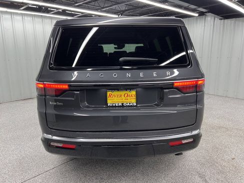 Used 2025 Jeep Wagoneer 4WD w/ Convenience Group I image 5
