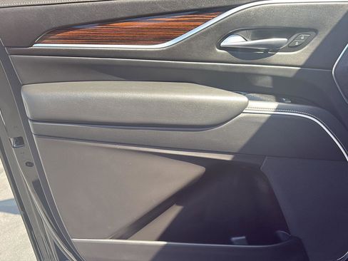 Used 2022 Cadillac Escalade ESV Premium Luxury RWD image 21