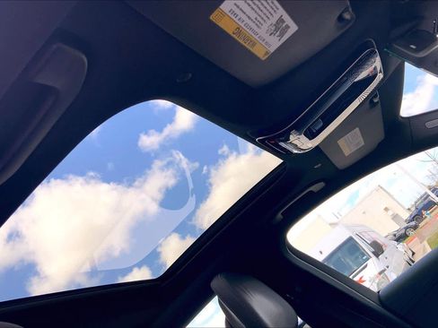 Used 2023 Mercedes-Benz C 300 Sedan image 12