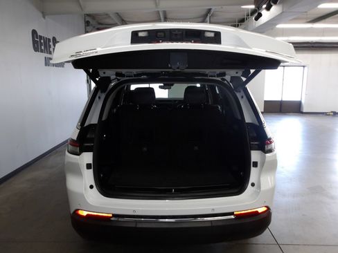 Used 2023 Jeep Grand Cherokee L Limited AWD/4WD image 20