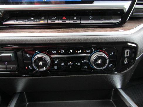 Used 2022 Chevrolet Silverado 1500 RST w/ Z71 Off-Road Package image 19