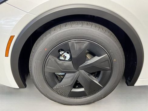 New 2026 Toyota Prius Plug-In Hybrid FWD image 11
