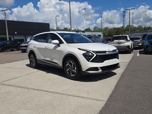 Certified 2024 Kia Sportage LX FWD image 2