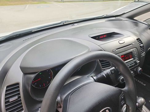 Used 2016 Kia Forte LX FWD image 18