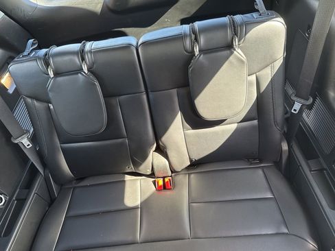 Used 2023 Ford Explorer Limited image 8