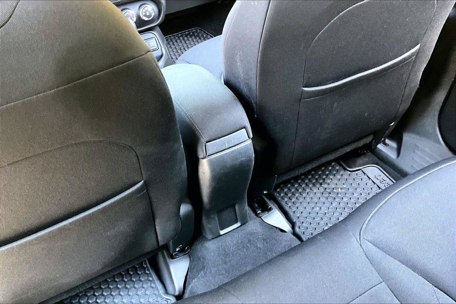 Used 2017 Jeep Renegade Latitude AWD/4WD image 33