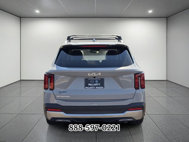 Used 2025 Kia Sorento SX FWD image 4
