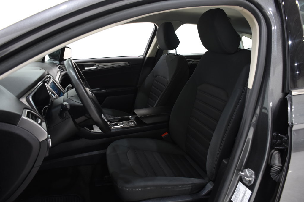 Used 2020 Ford Fusion SE FWD image 23