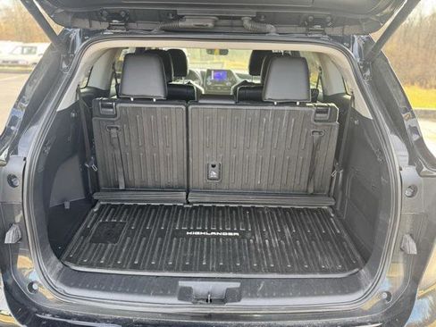 Certified 2024 Toyota Highlander XLE image 10