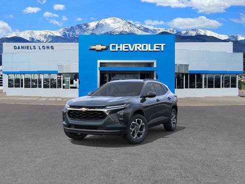 New 2026 Chevrolet Trax LT w/ Driver Confidence Package FWD image 8