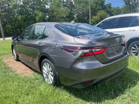 Used 2024 Toyota Camry LE w/ Convenience Package FWD image 5
