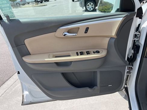 Used 2009 Chevrolet Traverse LT FWD image 5