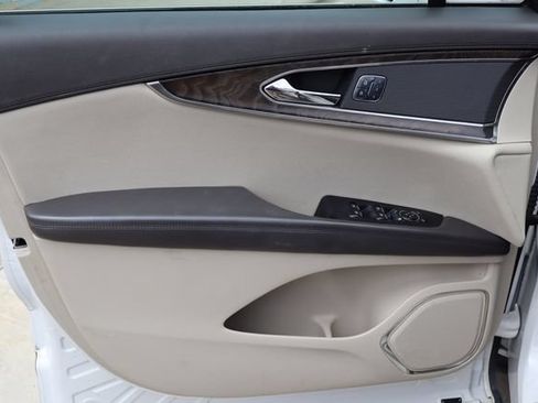 Used 2016 Lincoln MKX Reserve w/ Climate Package FWD image 20