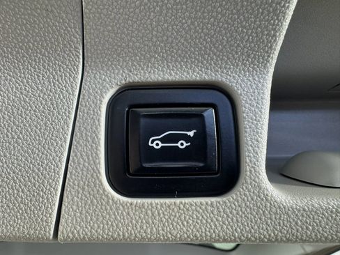 Used 2022 GMC Acadia SLE w/ Driver Convenience Package AWD/4WD image 28
