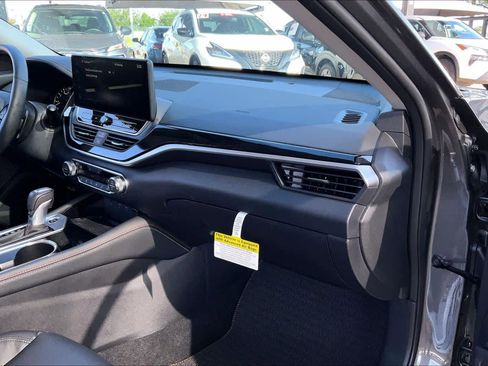 Certified 2025 Nissan Altima 2.5 SR w/ SR Premium Package FWD image 18