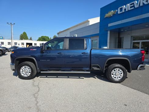 Used 2022 Chevrolet Silverado 2500 LT w/ Convenience Package AWD/4WD image 8