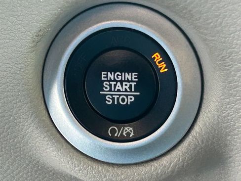 Used 2020 Chrysler Pacifica Touring-L FWD image 17