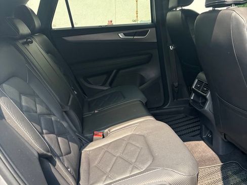 Used 2024 Volkswagen Atlas Cross Sport SE AWD/4WD image 24