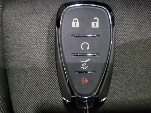 Used 2019 Chevrolet Equinox LT w/ Sun & Navigation Package image 32